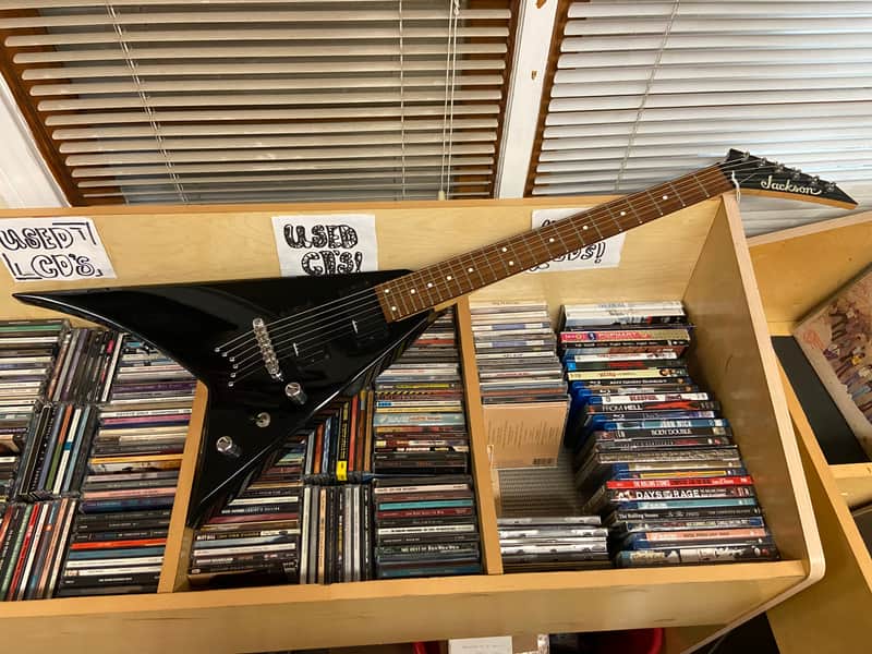 Jackson V Mid 2000s - Black image 1