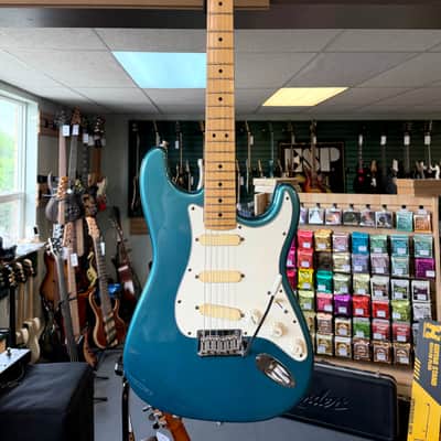 Fender Strat Plus with Maple Fretboard 1987 - 1998 - Lake Placid Blue image 1