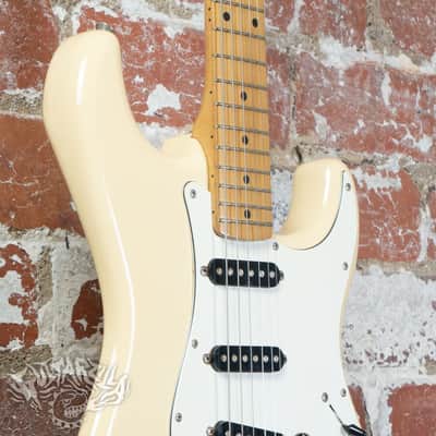 Squier Japan '72 Reissue Stratocaster CST-30 E Serial MIJ 1986 Olympic White image 3