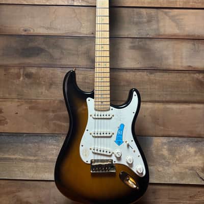 2004 Fender 50th Anniversary Limited Edition American Deluxe Strat MP 2 Tone Sunburst image 6