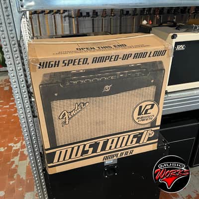 Fender   Mustang 2 V2 image 9