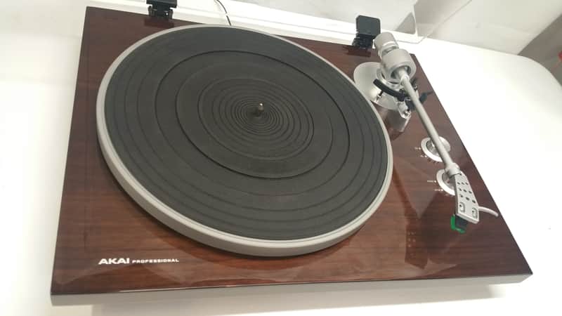 Akai BT500 Belt-Drive Bluetooth Turntable