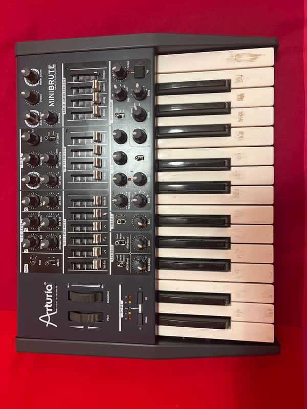 Arturia MiniBrute 25-Key Synthesizer 2012 - 2018 - Black image 1