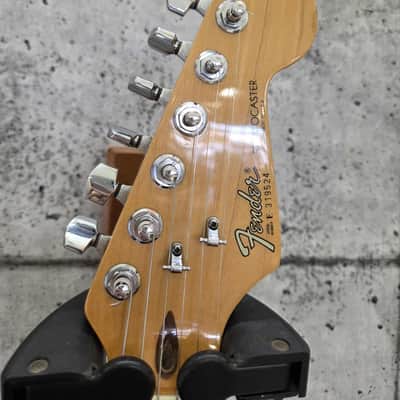 Fender Stratocaster Elite 1983 Made in United States Electric Guitar with Case - Artic White image 3
