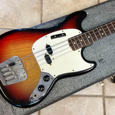 1975 Fender Mustang Bass 3 Color Sunburst w case image 1
