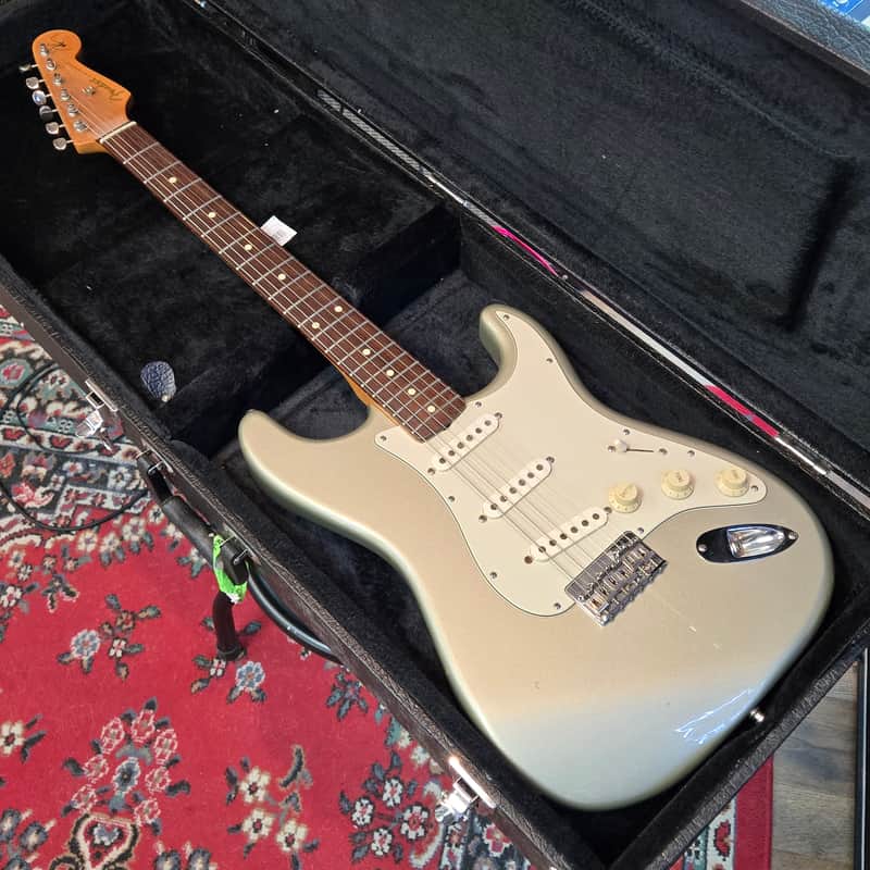 Fender Robert Cray Artist Series Signature Stratocaster 2003 - Inca Silver