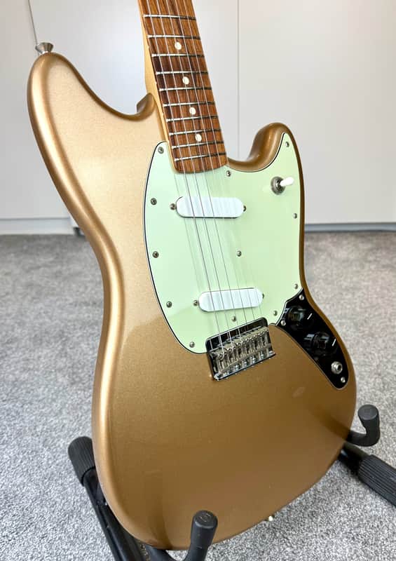 Fender Player Mustang in Firemist Gold - very good condition
