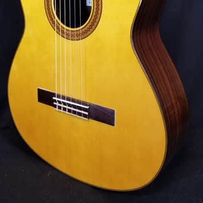 Yamaha CG182S Classical Guitar, Solid Englemann Spruce Top, Rosewood Back & Sides, Natural image 3