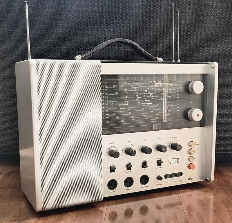 Vintage Braun T1000 multi band radio designed by Dieter Rams