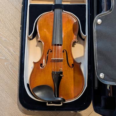 DZ Strad Model 800 Viola 15.5″ – Brand New – Adjustable Case & 2 Bows image 4