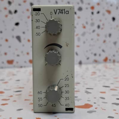 RFT V741a 》Studio Microphone Pre-Aplifier 》STUDIOVERSTARKER V741a DDR TYP 8311.18-1 image 2