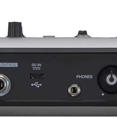 Zoom V6-SP Vocal Processor, Vocal Effects Pedal, Formant Pedal, Harmony, Looper, 10 Studio Grade Effects, For Studio and Live Performance image 4
