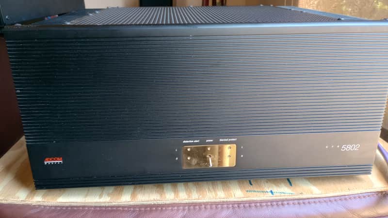 Adcom GFA-5802 Adcom GFA 5802 2 Channels Power Amplifier 300 watts Class A 32 HEXFET XLR image 1