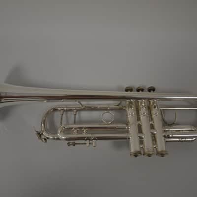 Trompeta Bach Stradivarius pabellón 43 en buen estado. image 4