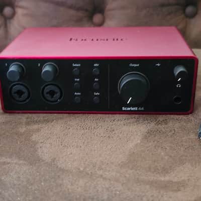 Focusrite Scarlett 4i4 4th Gen USB Audio Interface Red image 2