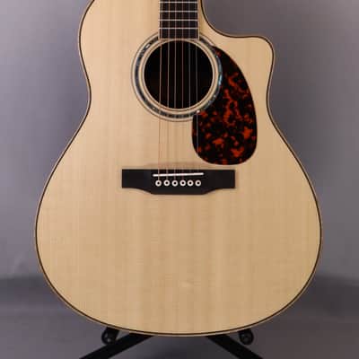 Larrivee LV-09: Solid Sitka Spruce Top, Solid Indian Rosewood b/s. 2026 image 1