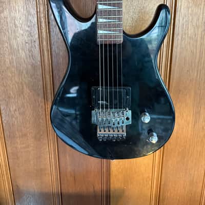 Washburn G-2V 1980s - Black w/Hard Shell Case image 3
