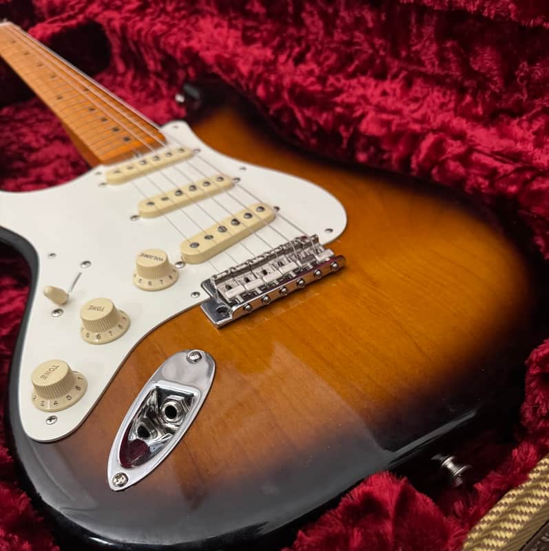 Fender Left Handed American Vintage II '57 Stratocaster 2022 - Present - 2-Color Sunburst