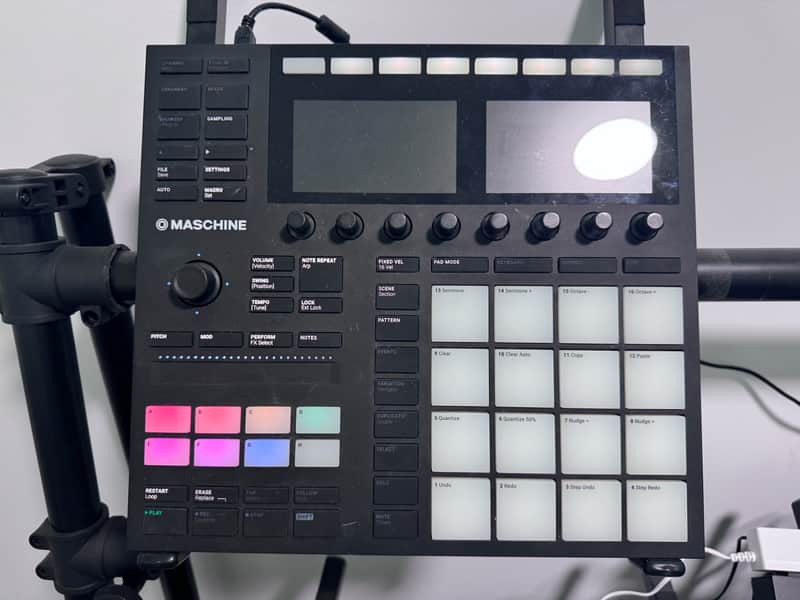 Native Instruments Maschine MKIII 2010s - Black image 1