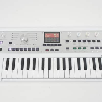 [SALE Ends June 22] KORG microKORG 2 MWH Limited Pearl White Analog Modeling Synthesizer Vocoder w/ mic, 100-240V PSU image 2