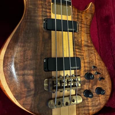 ​Alembic Rogue 4-String Bass 1996 – Claro Walnut Top / Mahogany Core – Active "Q" Electronics w/ Hardshell Case image 6