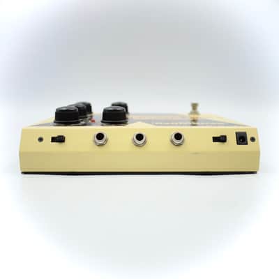 Behringer VM1 Vintage Time Machine Delay / Vibrato Guitar Effect Pedal S11xx453520 image 8