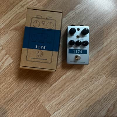 Universal Audio 1176 Studio Compressor 2023 - Present - Silver / Blue image 1