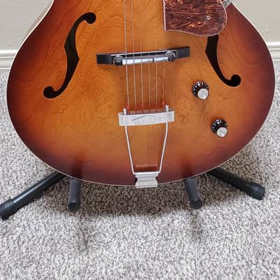 Godin 5th Avenue Kingpin - Cognac Burst image 2