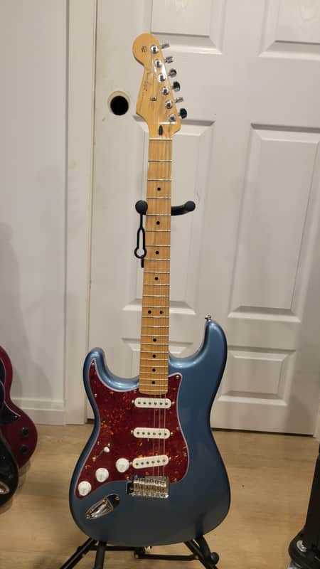 Fender Player Stratocaster Left-Handed | Reverb Canada