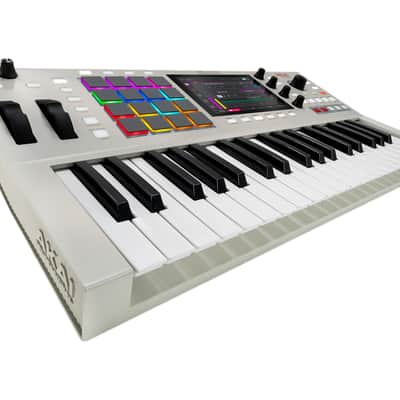 Akai MPC Key 37 Gen 2 Standalone Production Keyboard image 6