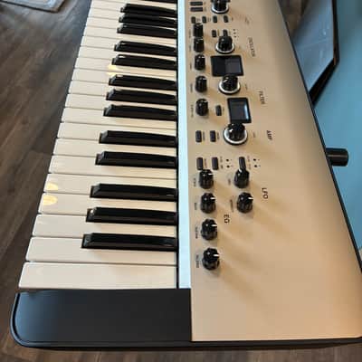 Korg KingKORG 61-Key Analog Modeling Synthesizer 2016 - Black/Tan image 4
