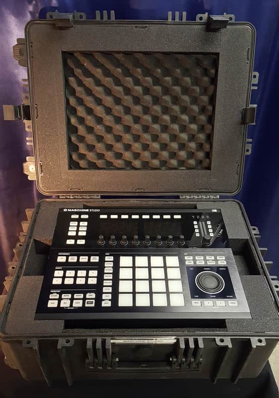Native Instruments Maschine Studio 2010's - Black image 1