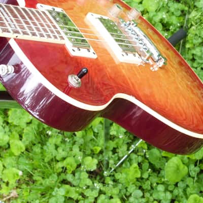Guild Bluesbird flame top Custom shop 2000 cherry sunburst image 5
