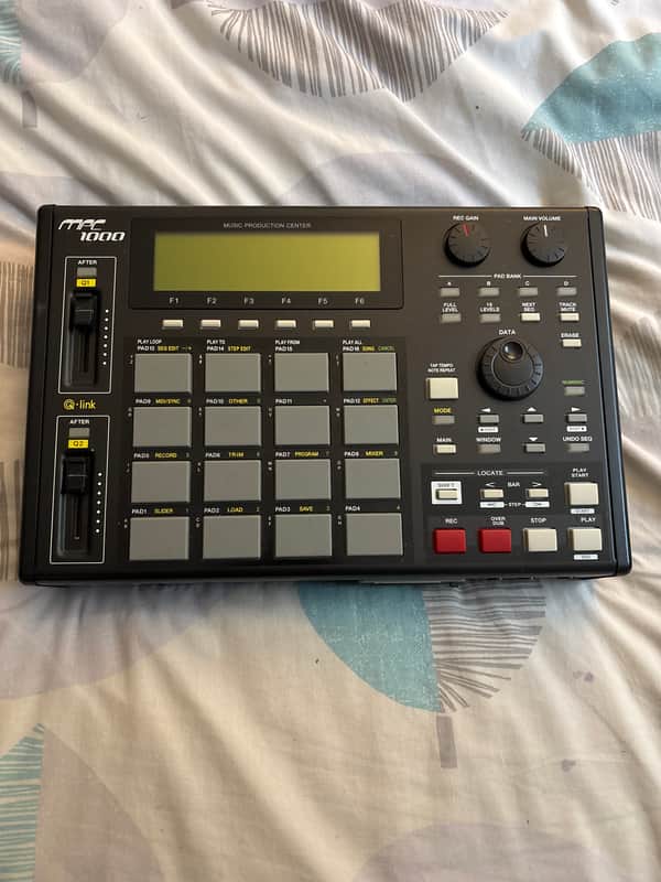 Akai MPC 1000 Sampler - Black image 1