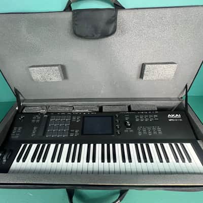 Akai MPC Key 61 Standalone Workstation Synthesizer 2022 - Present - Black + Case image 2