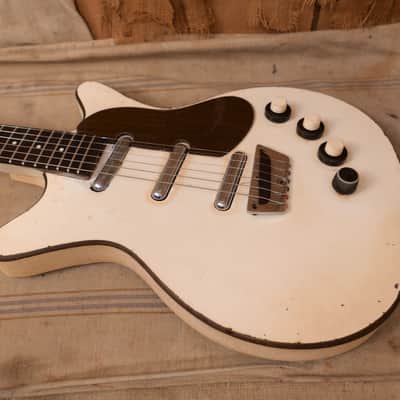 Danelectro  Deluxe Triple Shorthorn DC-3 6038 1959 White image 11