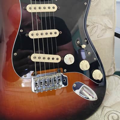 Fender Stratocaster 2016 - Tobacco burst image 3
