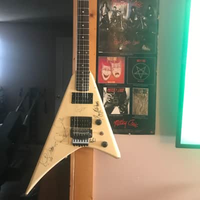 Kramer V 1980’s  White signed by kiss image 1