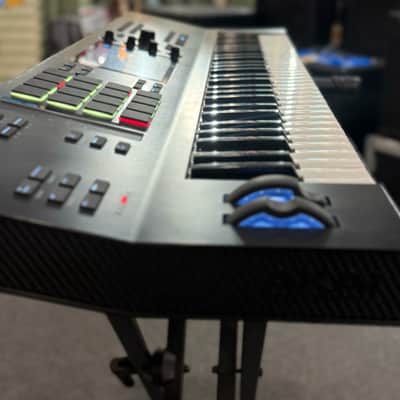 Akai Professional MPC Key 61 key Sampling Production Workshop With Cable image 11