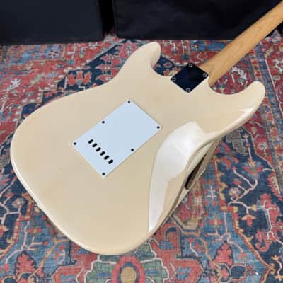 1988 FenderStratocaster Model ST43 Vintage White image 5