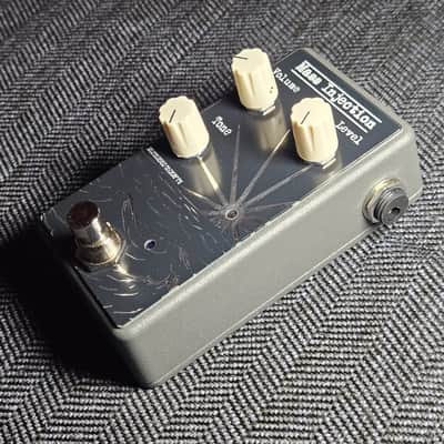 Sentenced To Deaf FX - Mass Injection Wavefolding Fuzz 2025 - Textured Gray image 3