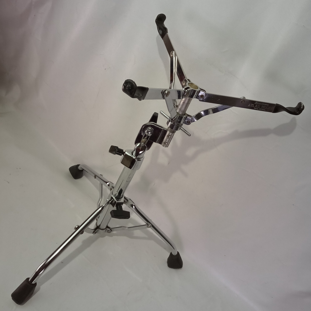 Ludwig "Atlas" Snare Drum Stand Chrome Vintage 70s Tube-Legs Tripod Chicago USA — main photograph