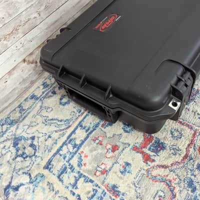 Used SKB 3i-4214-56 Injection Molded Les Paul Guitar Flight Case with TSA Latches & Wheels image 3