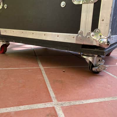 Custom 20 Space shock mount case on wheels - Black image 5