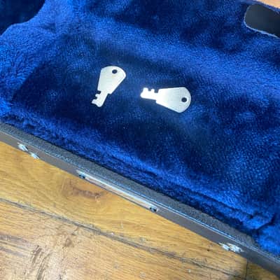 Guild Deluxe Electric Bass Guitar Hardshell Case Starfire Bass Regular image 5