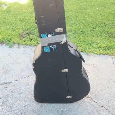 Vintage 1970s-1980s Martin "Side Hatch" Rare Guitar Case Acoustic Guitar Case With Red Fuzzy Lining Fits Dreadnought Classical Fits 44 x 17 1/4 x 4 to 5 Height Harmony Kay Silvertone Gibson Martin image 9