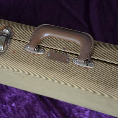 Fender Stratocaster Telecaster 1950s style vintage tweed case made in USA*cool hard case with a real vintage vibe to it*heavily used but still goin' strong after many years on the road*perfect fit for your old Strat/Telly image 8