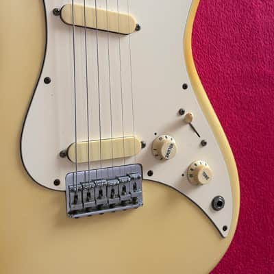 Fender Bullet Deluxe with Rosewood Fretboard 1981 - 1982 - Ivory image 10