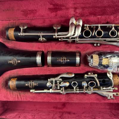 Buffet Crampon E11 Intermediate Bb Clarinet 2010s - Black image 1