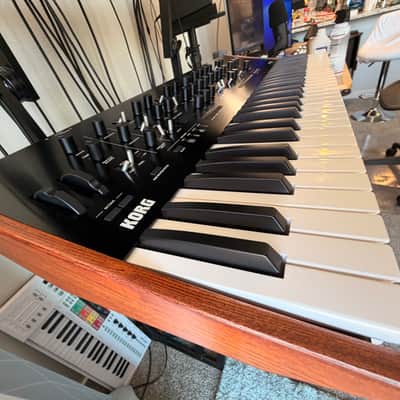 Korg Prologue 16 Polyphonic 61-Key 16-Voice Analog Synthesizer 2018 - Present - Black/Wood image 3